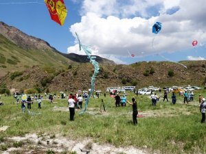 Nemrut Dağı’nda uçurtma şenliği