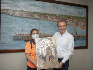 Atıkları sanat eserine dönüştürüyor