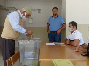 Bingöl’de vatandaşlar 9 muhtarlık için sandık başına gitti