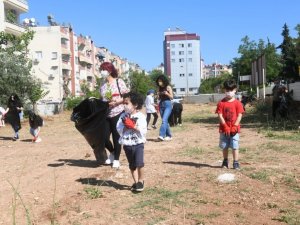 Mersin’de gönüllüler çevre temizliği yaptı