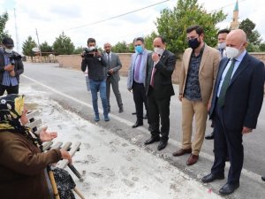 Başkan Çolakbayrakdar, "Yaptığımız hizmetlerle okuyan bir nesil yetiştiriyoruz"