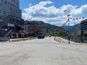 Bir günlük kısıtlamada cadde ve sokaklar boş kaldı