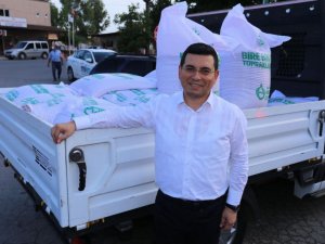 Döşemealtı’nda tarlaları yanan çiftçiye tohum Kepez’den