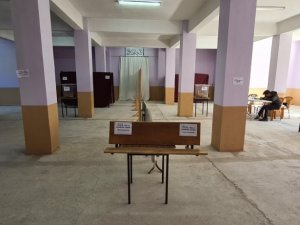 Muhtarlık seçimi için sandık başına gittiler