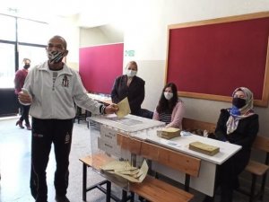 Muhtarları olmayan mahalleler yeni muhtarlarını seçti