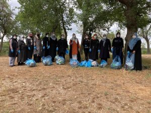 Ak Partili kadınlardan çevre temizliği