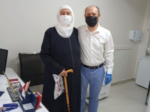 82 yaşındaki kronik hasta kadın ‘Spinal Anestezi’ ile sağlığına kavuştu