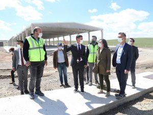 Gölbaşı Belediye Başkanı Şimşek, devam eden projeleri yerinde inceledi