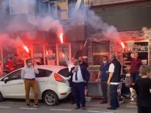 Muhtar seçilince çiftetelli oynadı