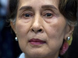Myanmar’ın devrik lideri Suu Kyi’ye verilen hapis cezası 2 yıla indirildi