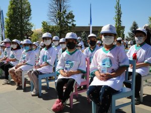 Çocuklar tiyatro ile çevre temizliğine dikkat çekti