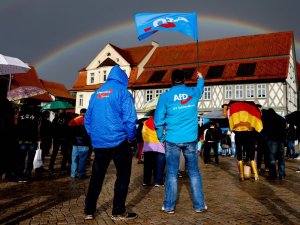 Almanya’da siyasi görüşe bağlı aşı araştırması