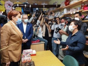 İYİ Parti Genel Başkanı Akşener, Niğde’de esnafla buluştu