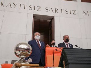 TBMM Başkanı Şentop, KKTC Meclis Başkanı Sennaroğlu ile bir araya geldi