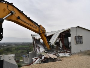 Tarım arazisi kaçak yapılardan temizlendi