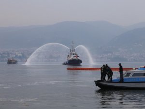 İzmit Körfezi’nde deniz salyası seferberliği başladı