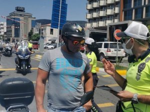 Kuşadası polisinden kask uyarısı