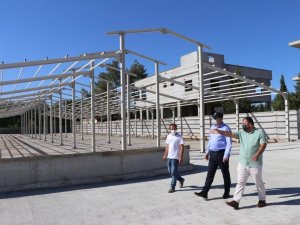 Bölgenin en büyük hayvan pazarında çalışmalar devam ediyor