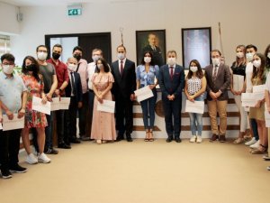 16 Üniversiteden 36 kursiyer belgelerini aldı