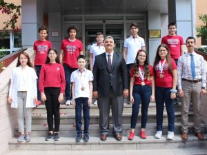 29 Mayıs Bornova Koleji’nden matematik ve biyolojide uluslararası başarı