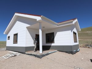 Van’da villa tarzı örnek deprem konutu tamamlandı