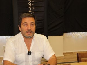 Sinemaların açılışı öncesi tüm personeliyle kamp yaptı