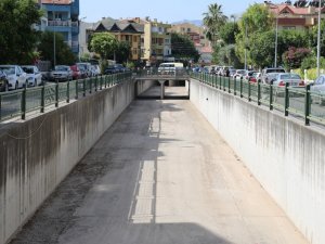 Marmaris’te dere yatakları temizlendi