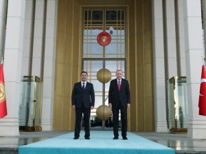Cumhurbaşkanı Erdoğan, Kırgızistan Cumhurbaşkanı Caparov’u resmi törenle karşıladı