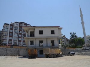 İkiçeşmelik’te Taziye Evi ve Park Alanı çalışması sürüyor