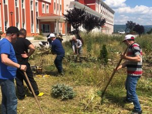 Kız yurdunun bahçesi bakıma alındı