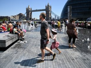 İngiltere’de Covid-19 vakaları artmaya devam ediyor