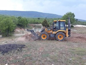 Ormanlık alana atılan çöpler temizlendi