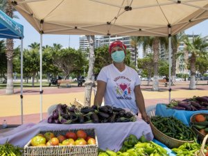 Kadınlar atıklardan üretti, belediye stantlarında sergilendi