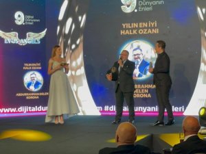 Tedavi sırasında yazdığı türküyle "En iyi halk ozanı" ödülünü aldı