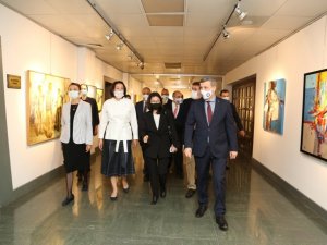 Kırgızistan Cumhurbaşkanı Caparov’un eşinden Gazi Üniversitesi’ne ziyaret