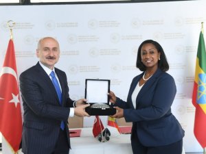 Bakan Karaismailoğlu, Etiyopya Federal Demokratik Cumhuriyeti Ulaştırma Bakanı Moges ile bir araya geldi