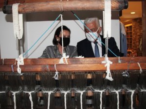 İlk kadın vali 26 yıl sonra aynı dokuma tezgahına oturdu