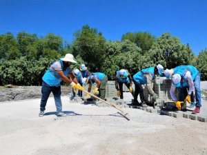Tuşba Belediyesinin yol yapım çalışmaları sürüyor