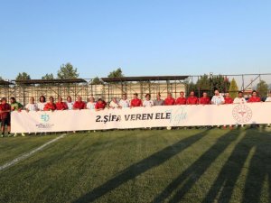 Sağlık çalışanlarına motivasyon veren maçta dostluk rüzgarı