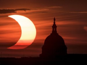 “Ateş Çemberi” Güneş tutulması gerçekleşti