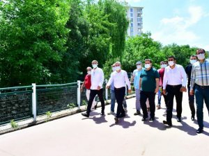 Başkan Çınar, devam eden yeni sosyal yaşam alanını inceledi