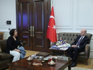 Bakan Soylu, Almanya’da evlat nöbetini başlatan Akbaş ile görüştü