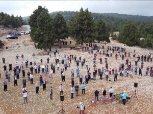 Mersin’de Yörükler yağmur duasına çıktı