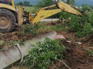 Tarlalara suyun ulaşması için çalışıyorlar