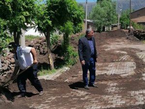 Gölbaşı beldesinde sulama kanalı temizliği