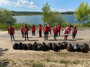 Onlarca poşet çöp topladılar