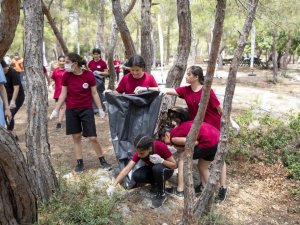 Kır Çiçekleri, Kuyuluk Tabiat Parkında çevre temizliği yaptı