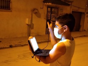 Çocuklar sokağa çıkıp ışık kirliliğini ölçtü