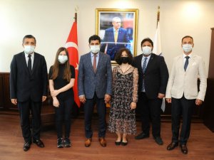 Devlet Konservatuarı öğrencileri ADÜ Rektörü Aldemir ile görüştü