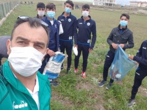 Sarıkamış’ta öğrencilerden çevre temizliği